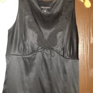 Beautiful Pristine Silk Banana Republic Sleeveless Top with Lace Neckline size 4